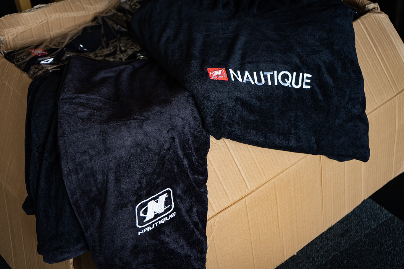 Nautique Towel Poncho - Adult Black